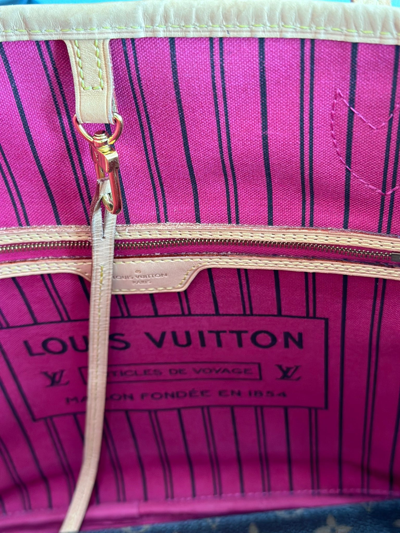 Louis Vuitton, Bags, Louis Vuitton Hawaii Resorts V Neverfull Mm Pivone  Tote Bag Limited Edition Rare